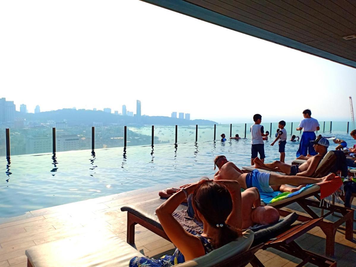 The Base Horizon Central Pattaya Exterior photo