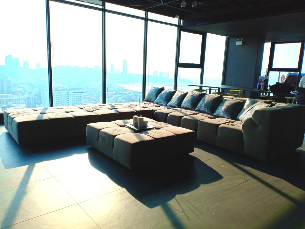 The Base Horizon Central Pattaya Exterior photo